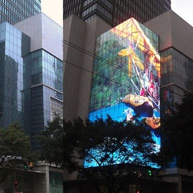 Kecerahan yang disesuaikan Layar Film Kristal LED Transparan untuk Dampak Visual Dinamis