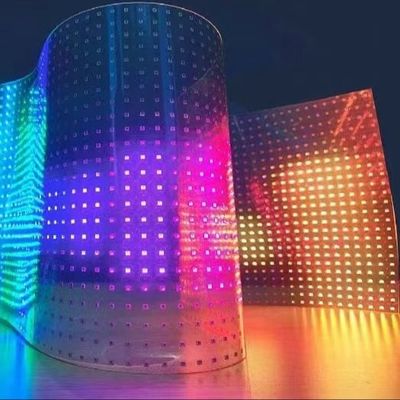 Kecerahan yang disesuaikan Layar Film Kristal LED Transparan untuk Dampak Visual Dinamis